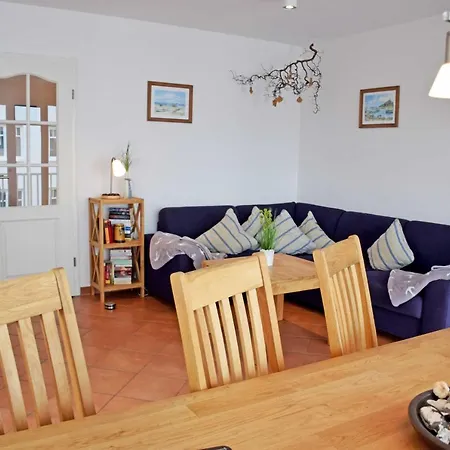 Mit Balkon Und Strandkorb Am *