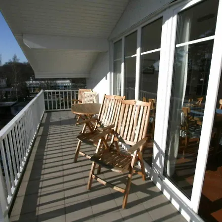 Mit Balkon Und Strandkorb Am