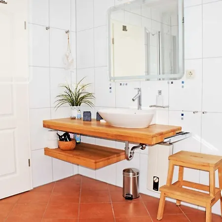 Mit Balkon Und Strandkorb Am Daire Baabe